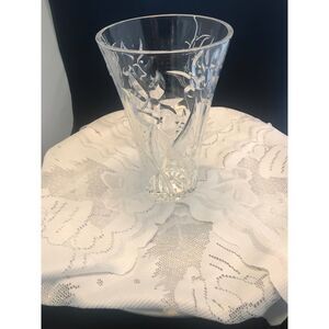 DePlomb Cut Crystal Vase: Flower Daffodils and Butterflies